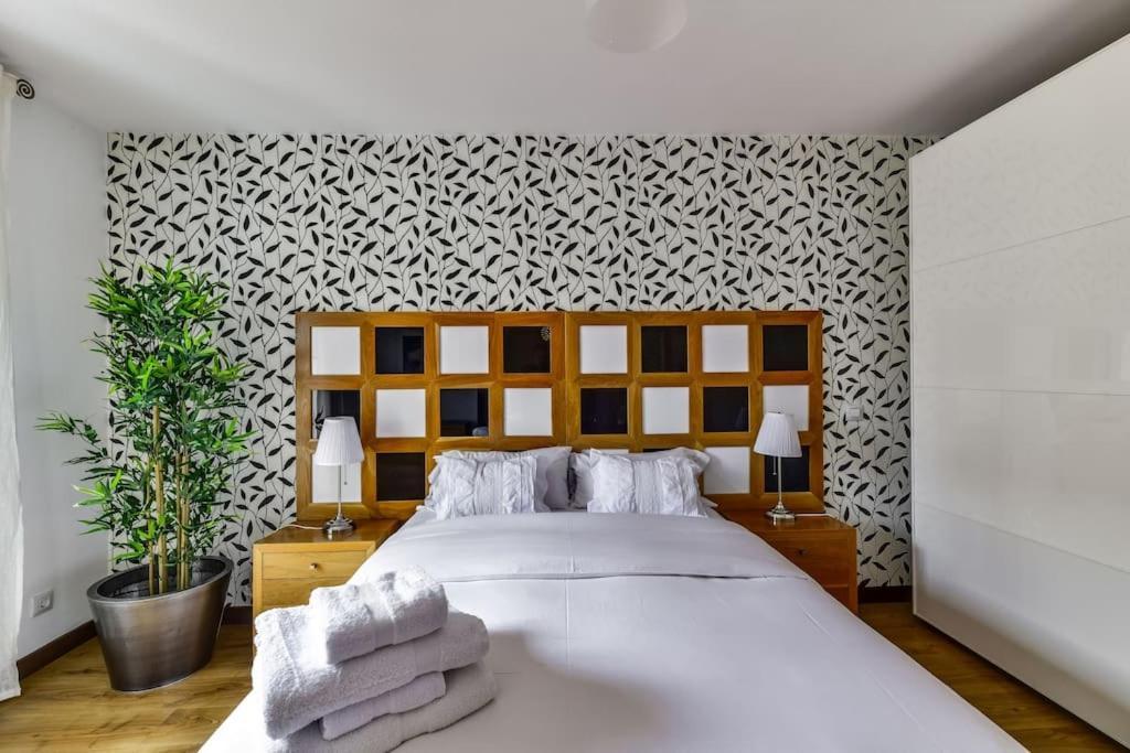 Big Stylish And Modern Apartment In Madrid Centre Exterior photo