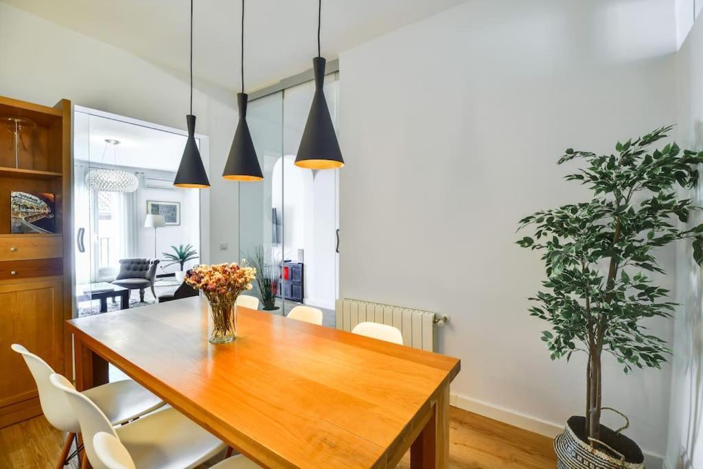 Big Stylish And Modern Apartment In Madrid Centre Exterior photo